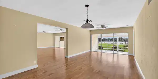 Image 4: Dining & Family Room