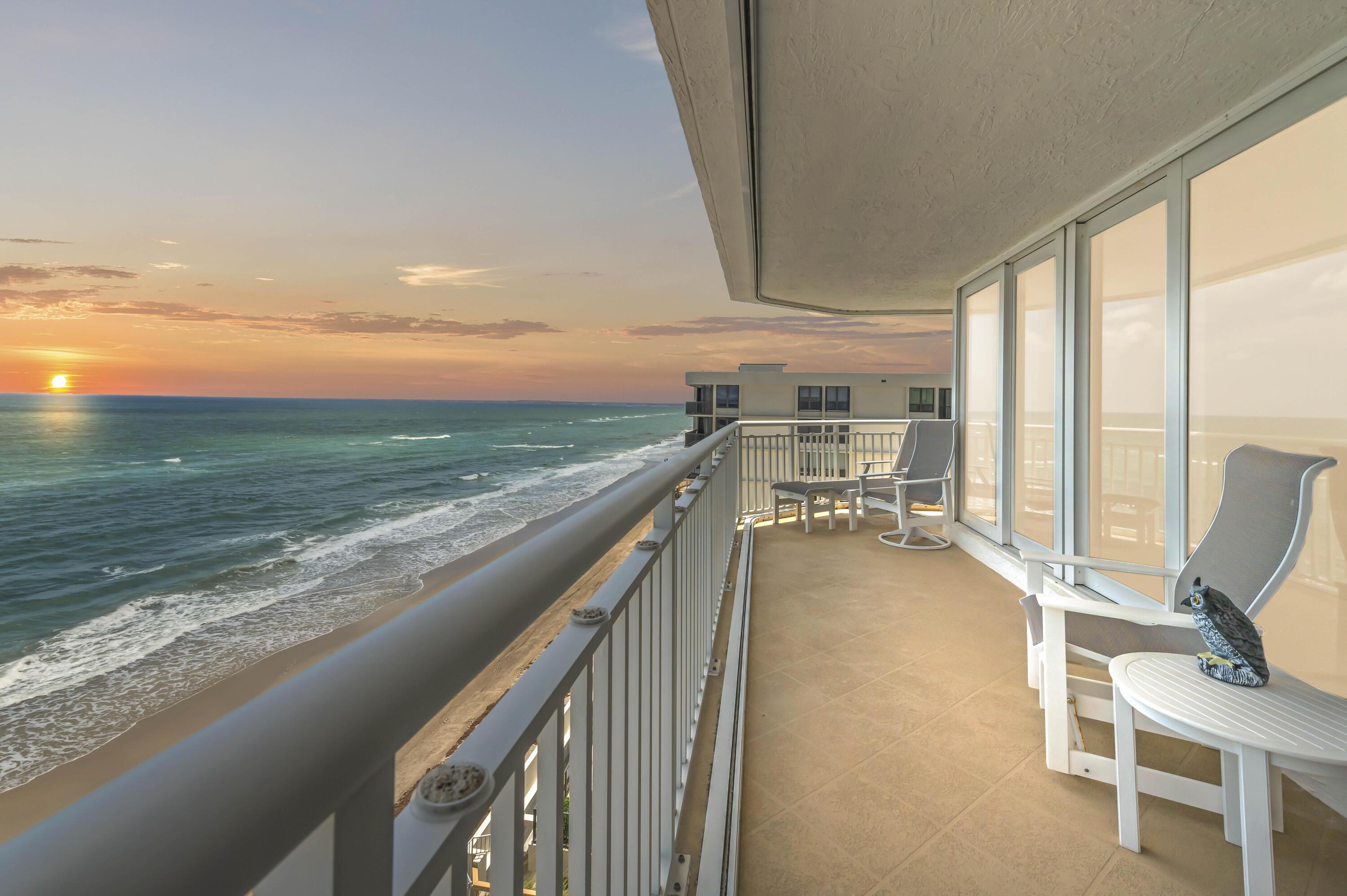 Image 3: 36 Balcony 01_TW