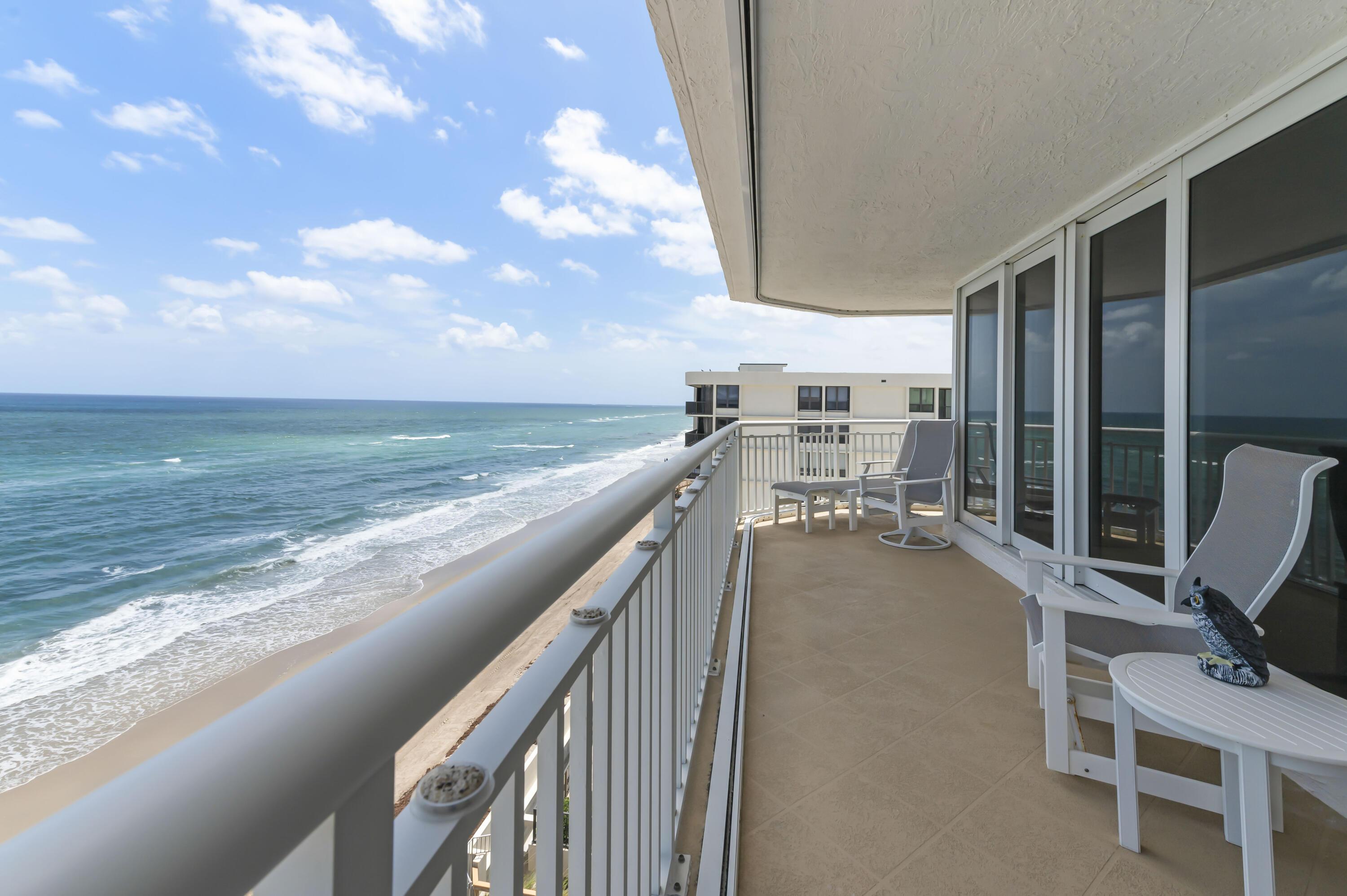 Image 4: 36 Balcony 01