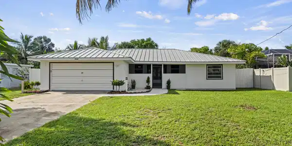 1915 Eucalyptus Avenue