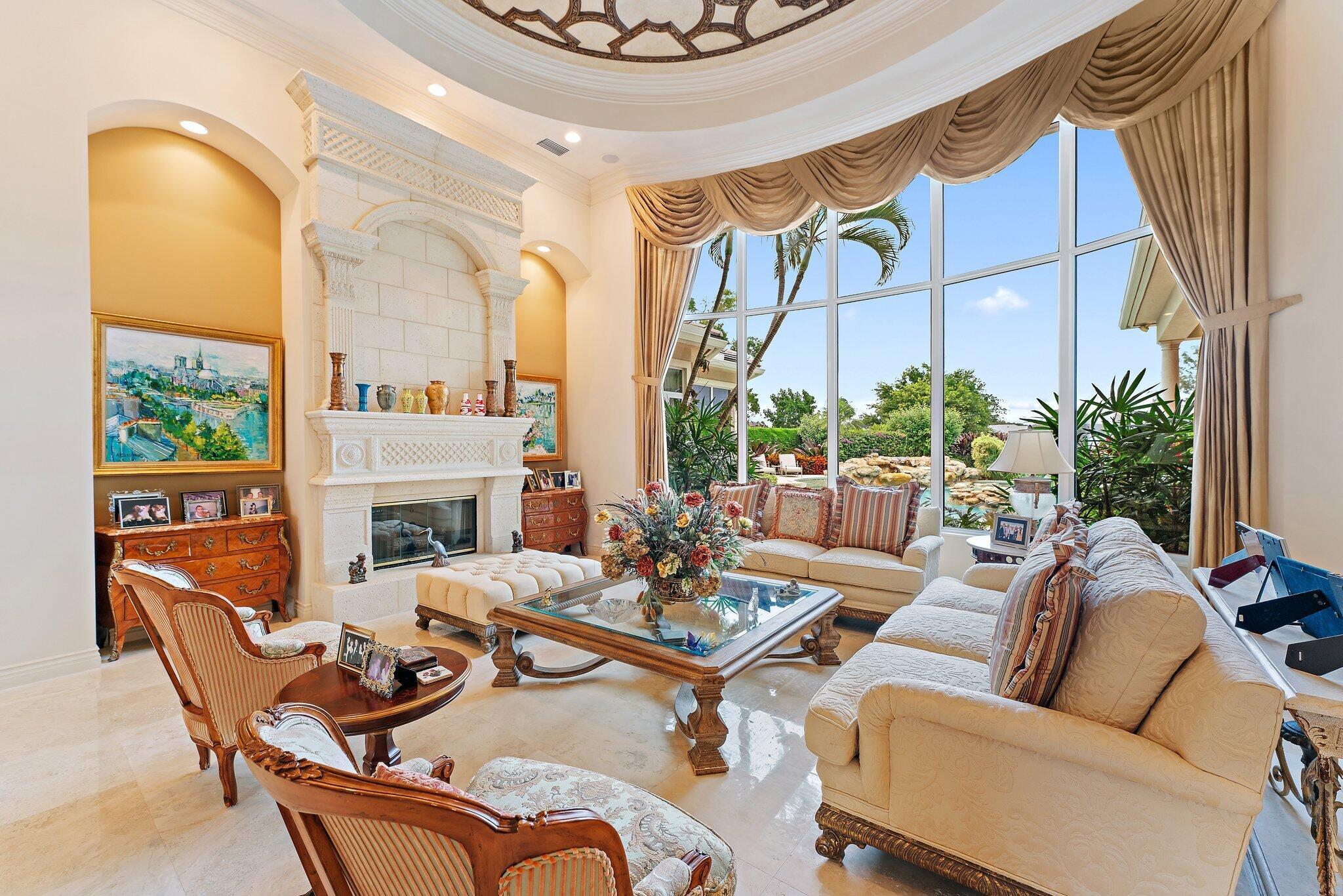 Image 4: Living Room