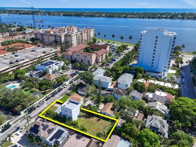 322 N Lakeside Court
