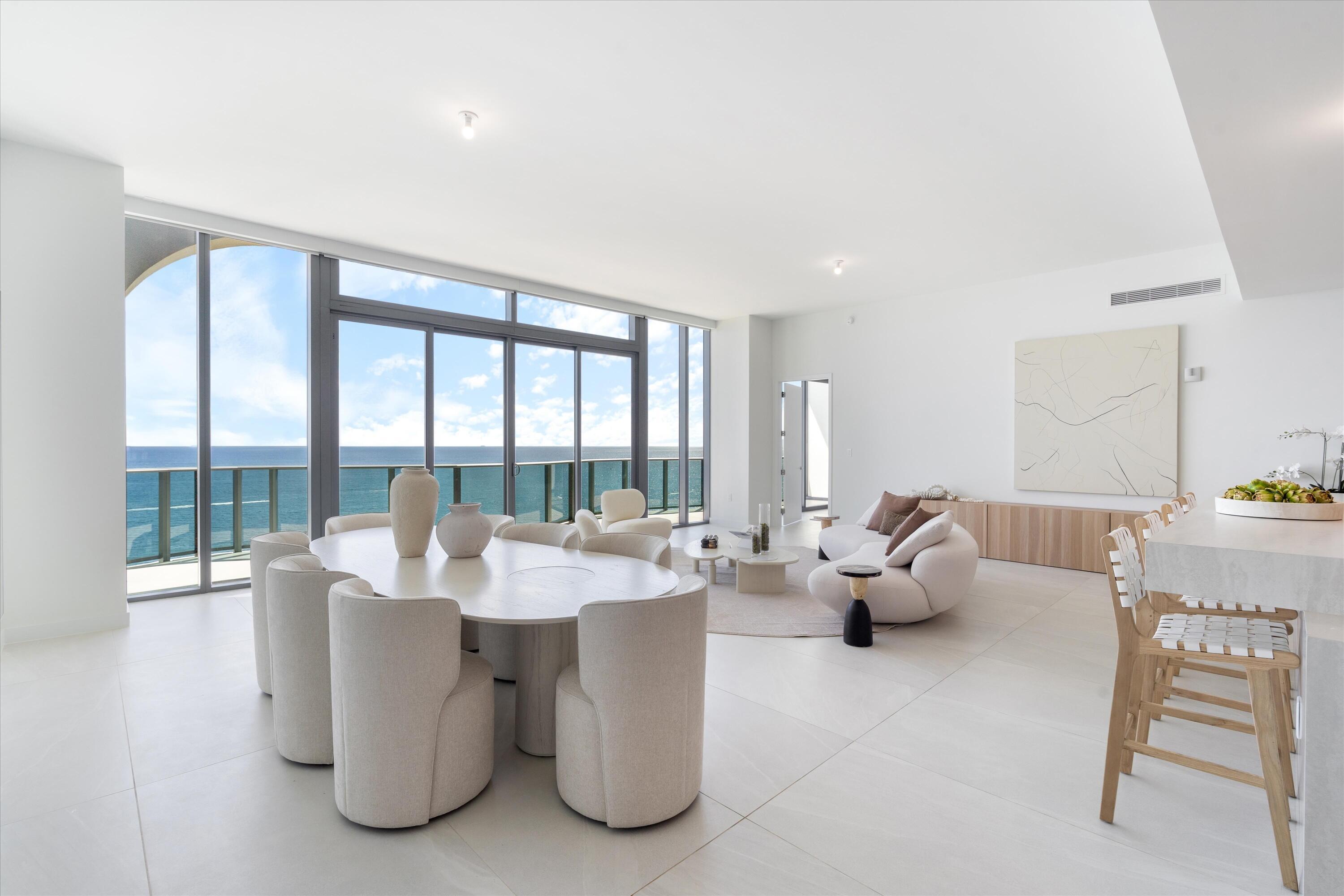 Image 4: Living Room