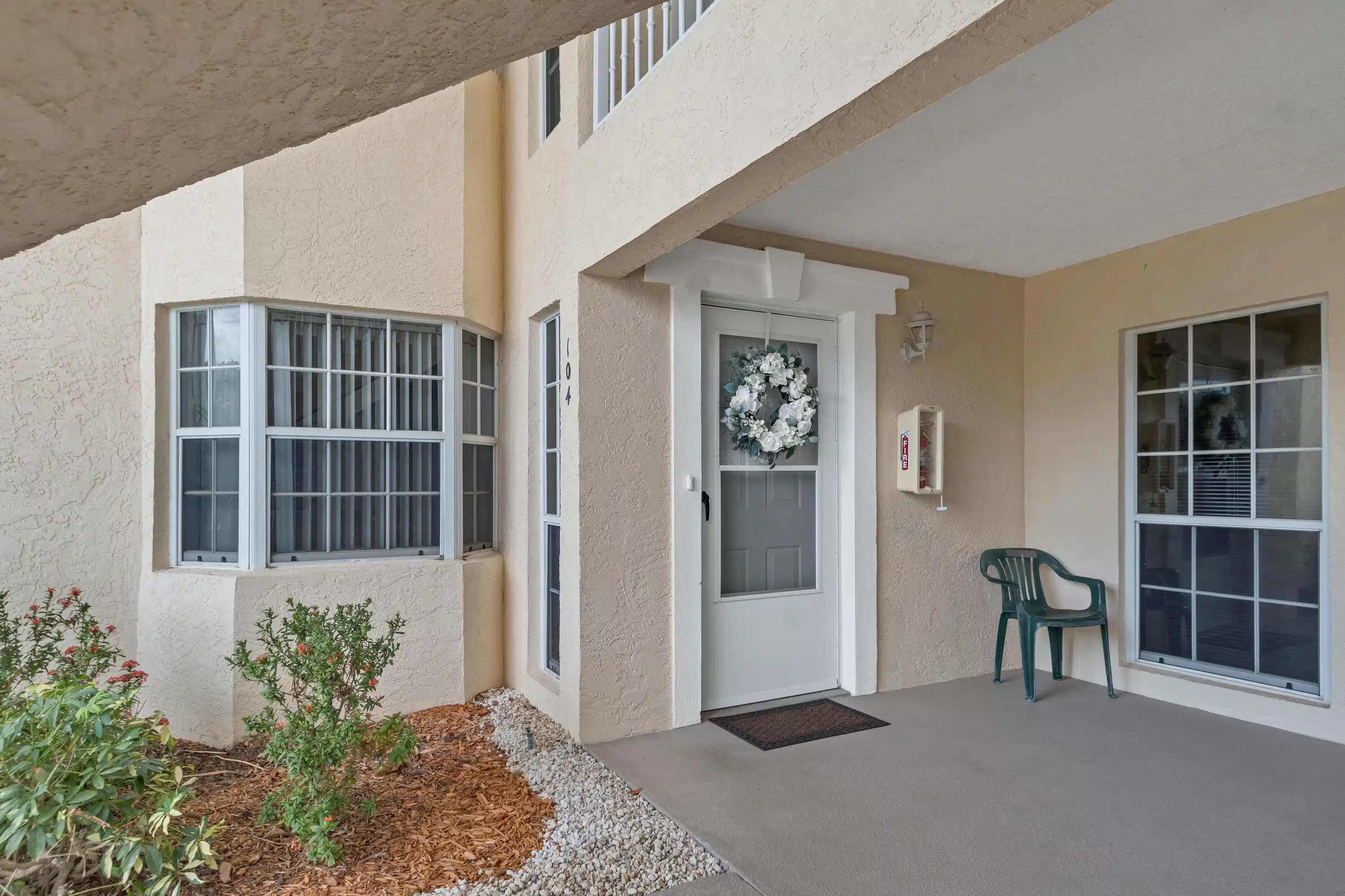 Image 1: Atrium entry to the unit.