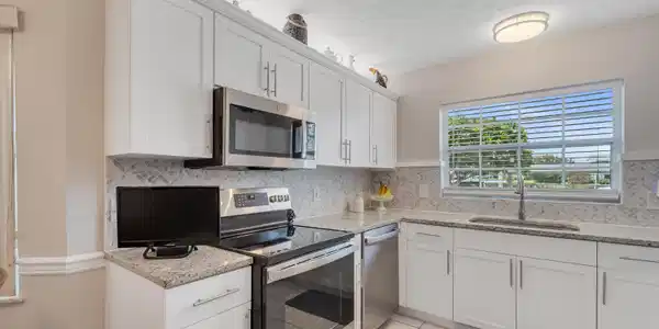 Image 3: Newer appliances