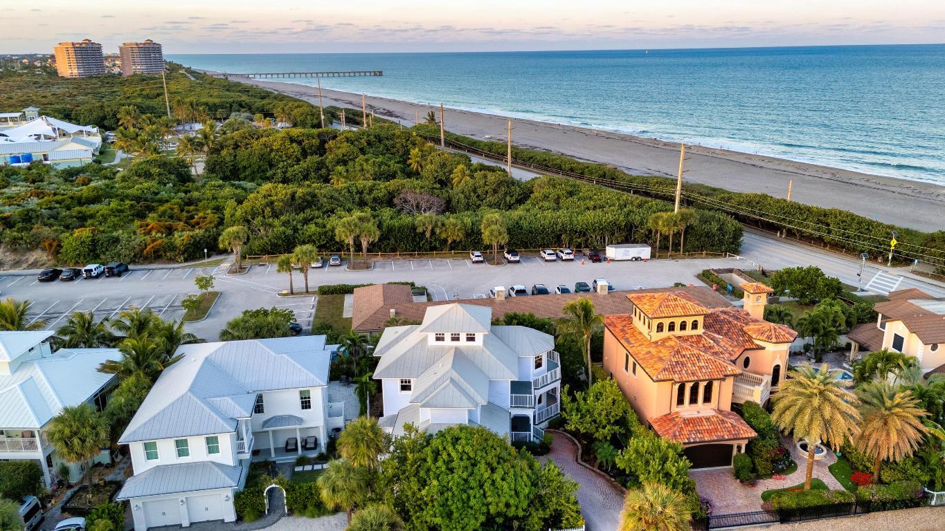 Image 2: A barefoot life