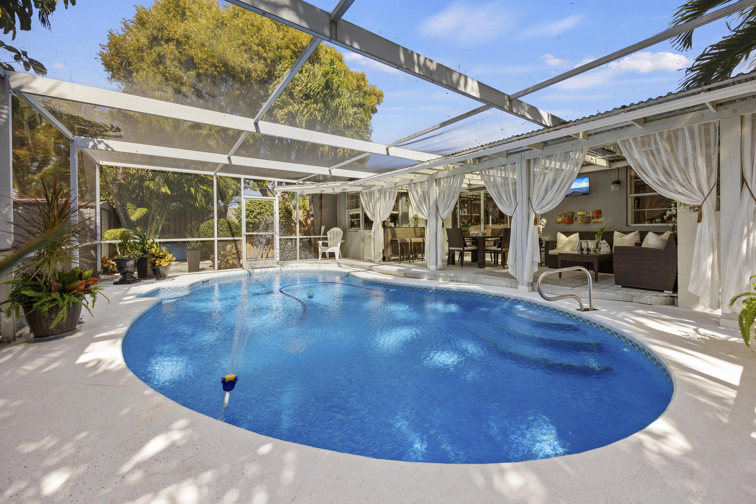 Image 1: sparkling pool for the hot days