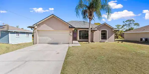 449 SE Glenwood Drive
