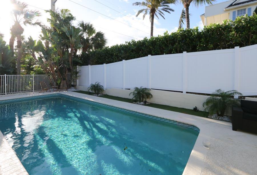 Image 3: pool