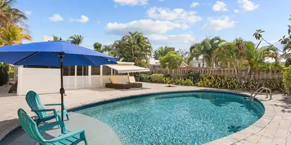 411 S Palmway