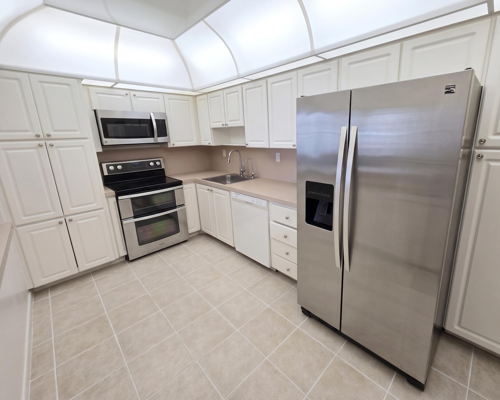 Image 2: Kitchen