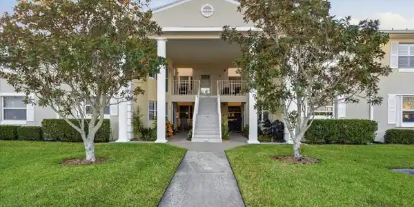 428 Grove Isle Circle