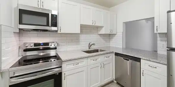 Image 4: 06-Kitchen