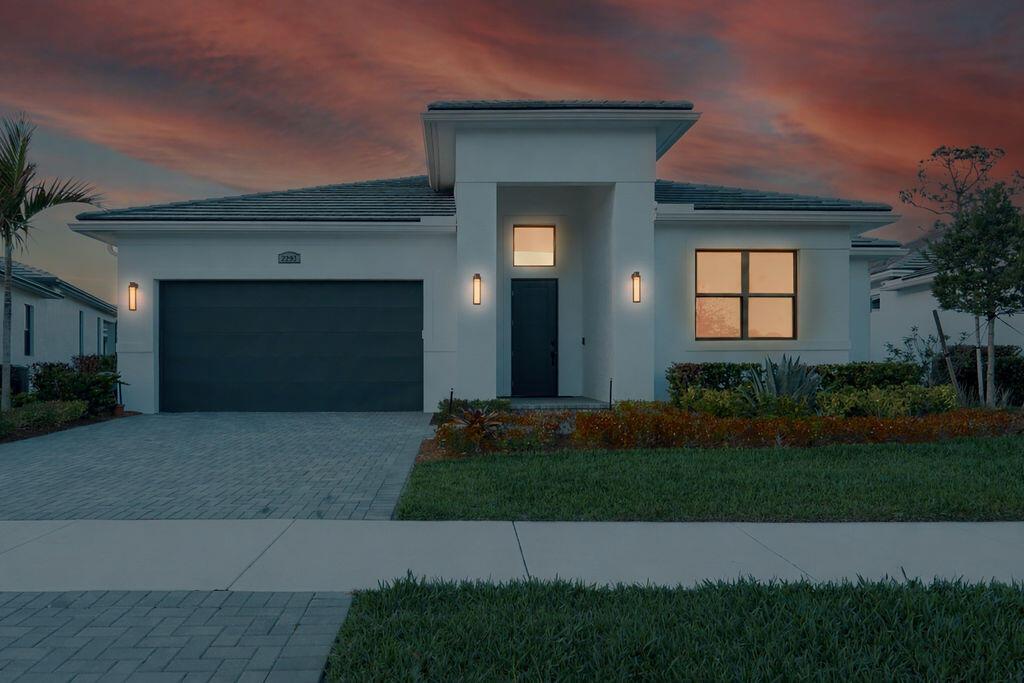 Image 2: fronttwilight