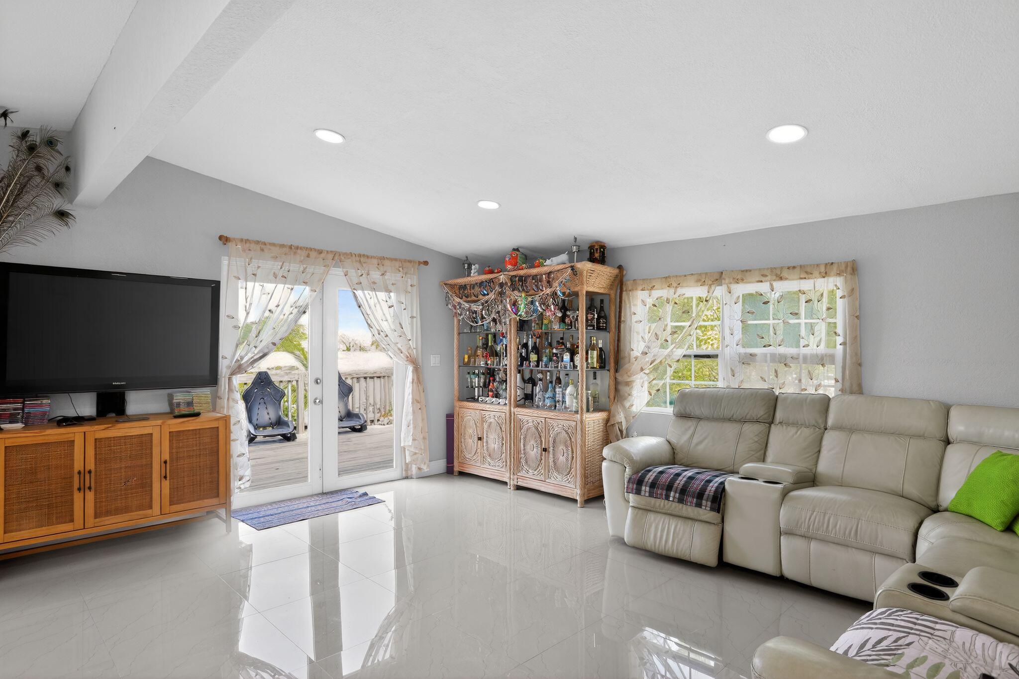 Image 4: 11_27910_Porgie_Path_Summerland_Key_FL_3