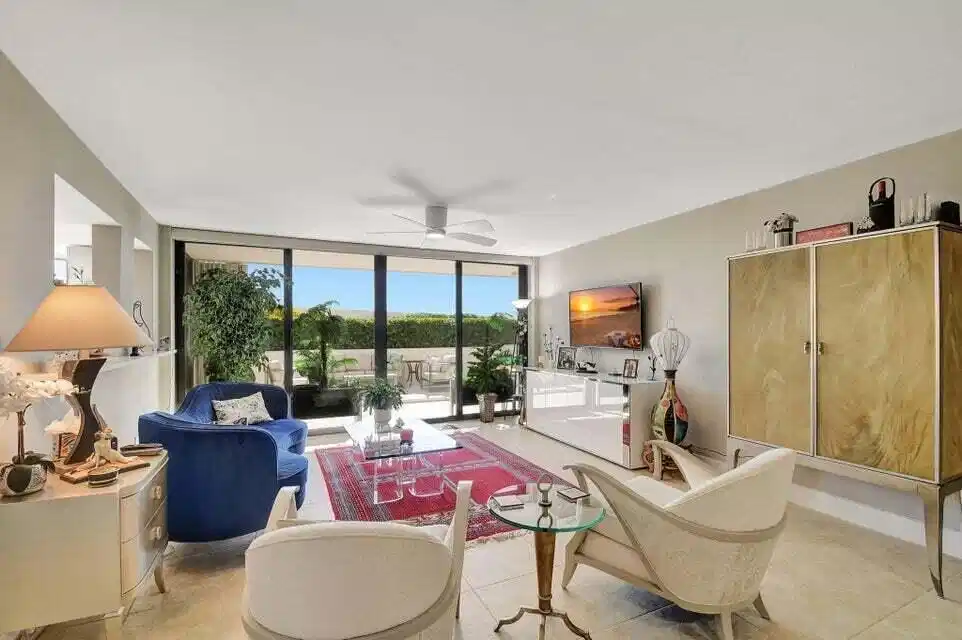 Image 1: Living room b