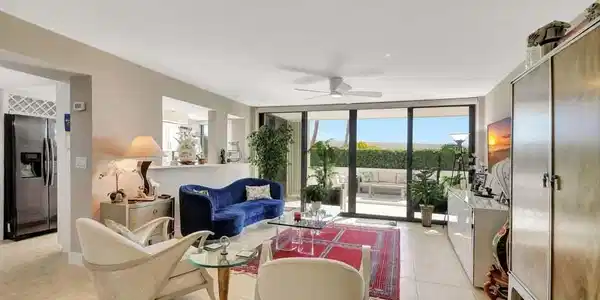 Image 2: Living room