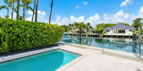 Image 3: Pool