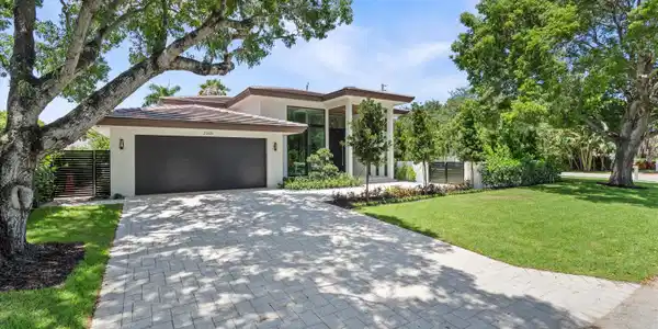 2265 NE 30TH Court