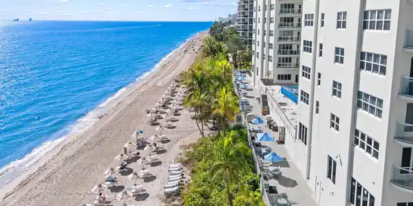 Image 4: Southpoint promenade and beach