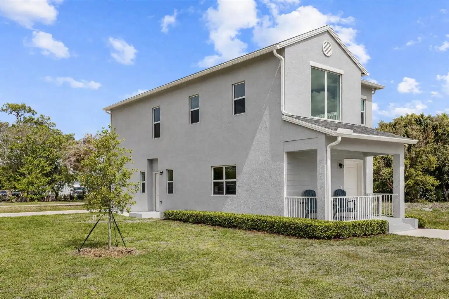 Image 1: Bonita Side View Front Exterior