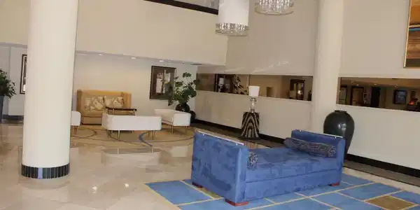 Image 4: Lobby
