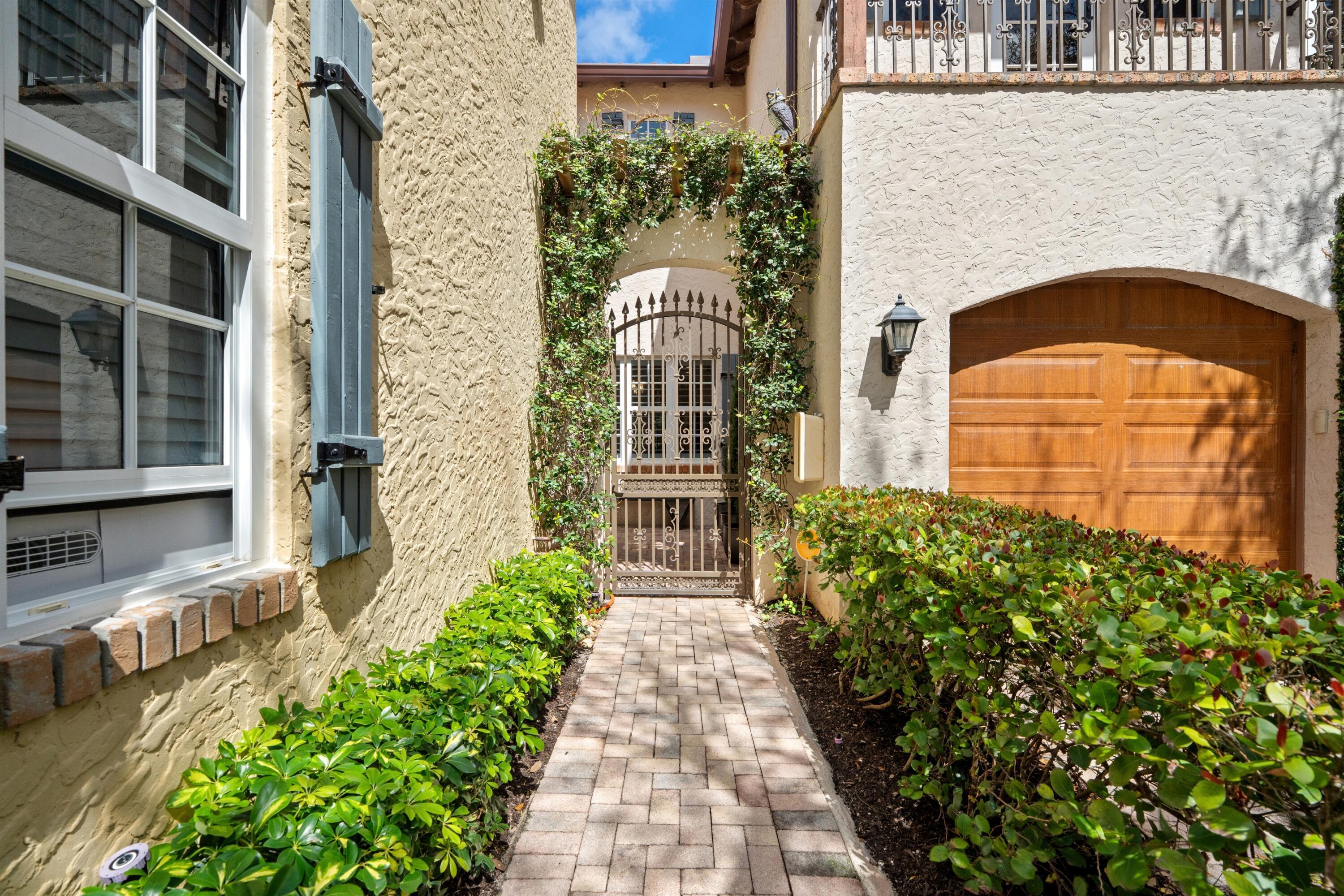 Image 2: WALKWAY_TO_ENTRANCE_DT