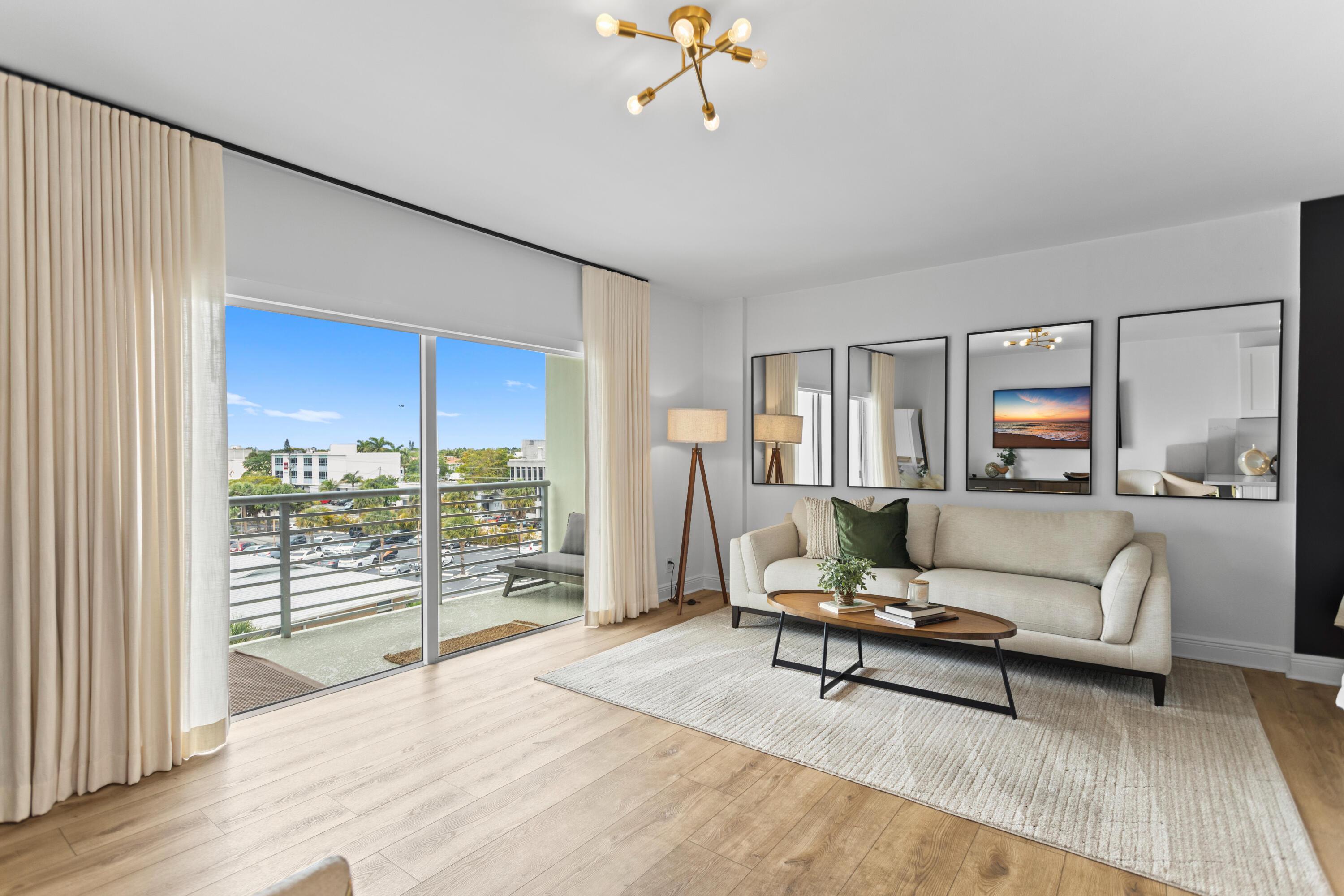 Image 3: Living Balcony C5