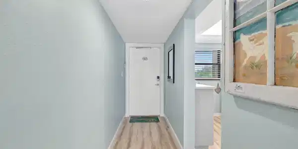 Image 2: Foyer Entry