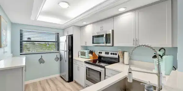 Image 4: Kitchen 1