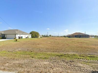 523 NW 25th Place