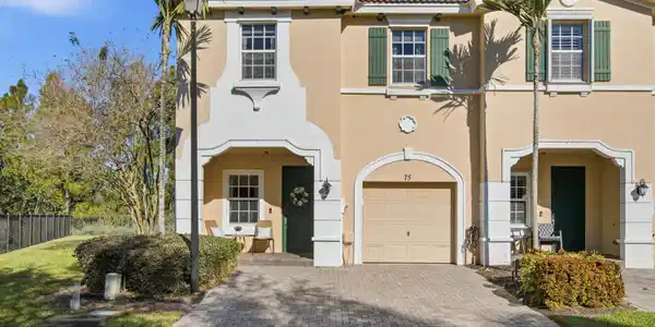 75 SW Squirrel Nest Way