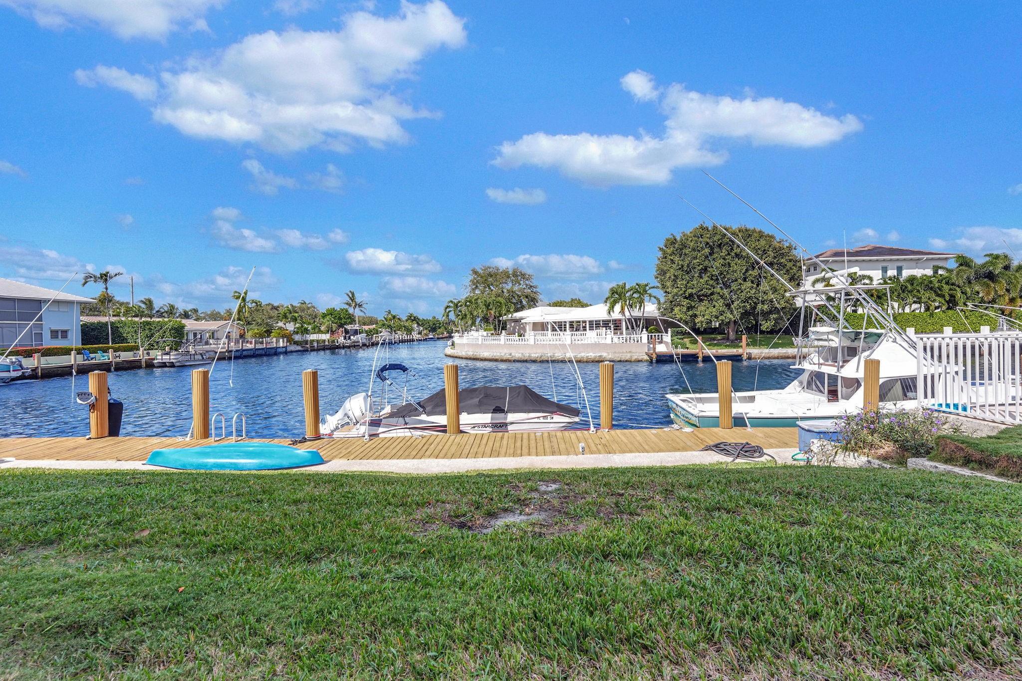 Image 3: Walk out your backdoor to dock