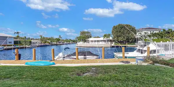 Image 3: Walk out your backdoor to dock
