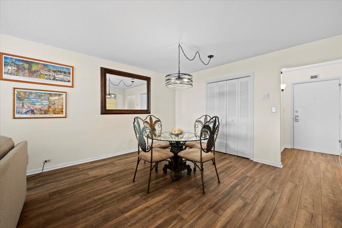 Image 4: Dining