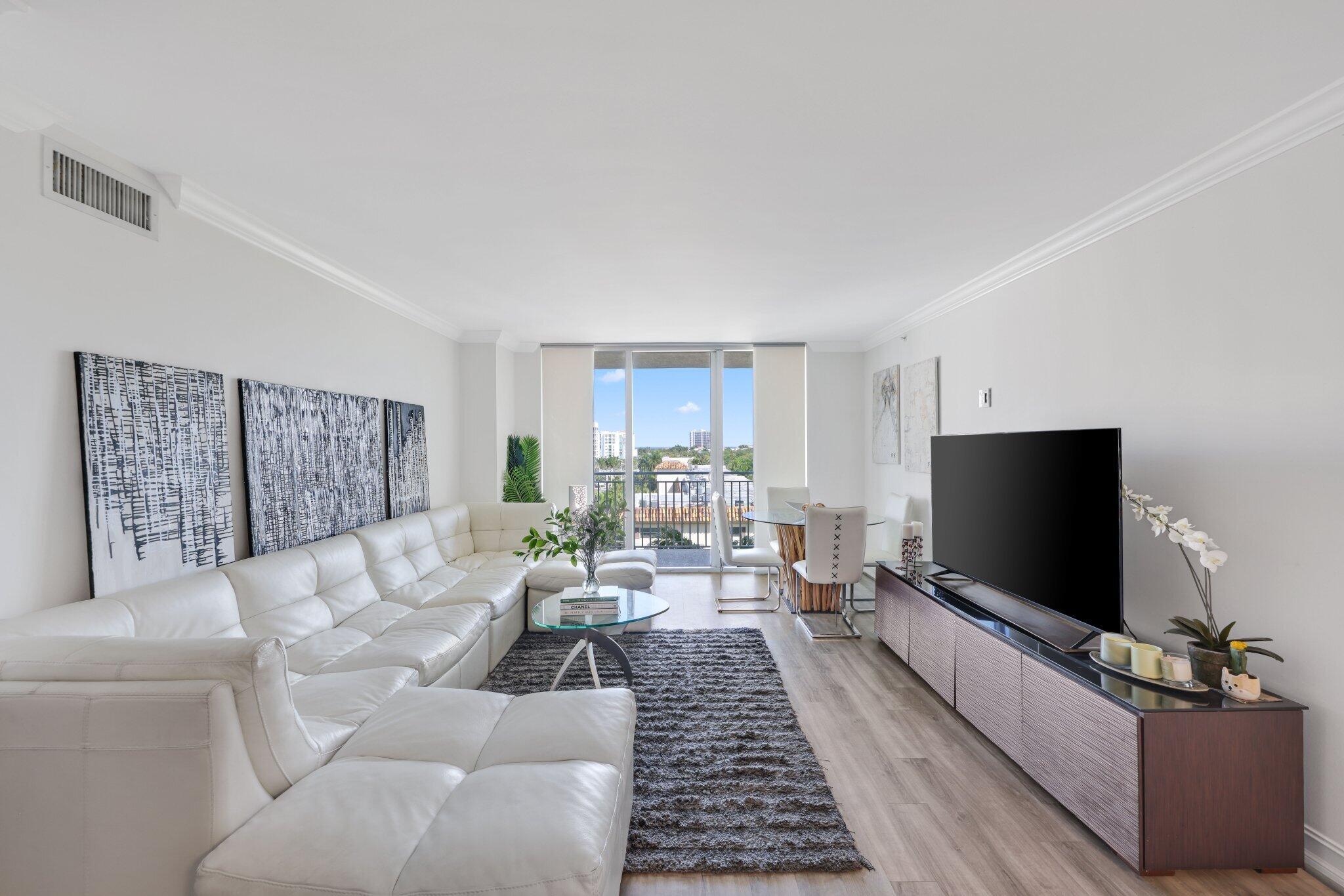 Image 1: LIVING AREA
