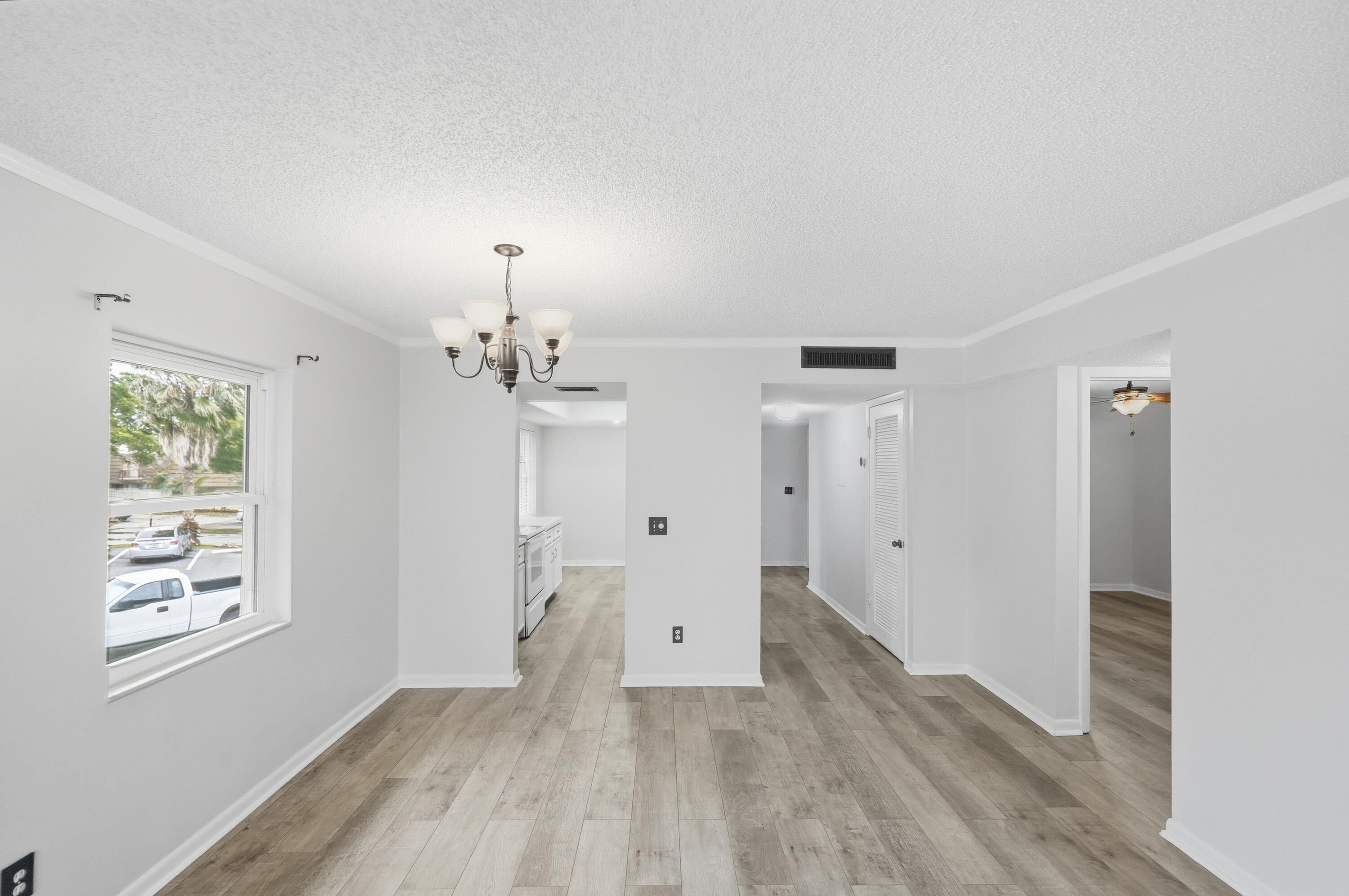 Image 3: 1166 6th Ave- living room 3