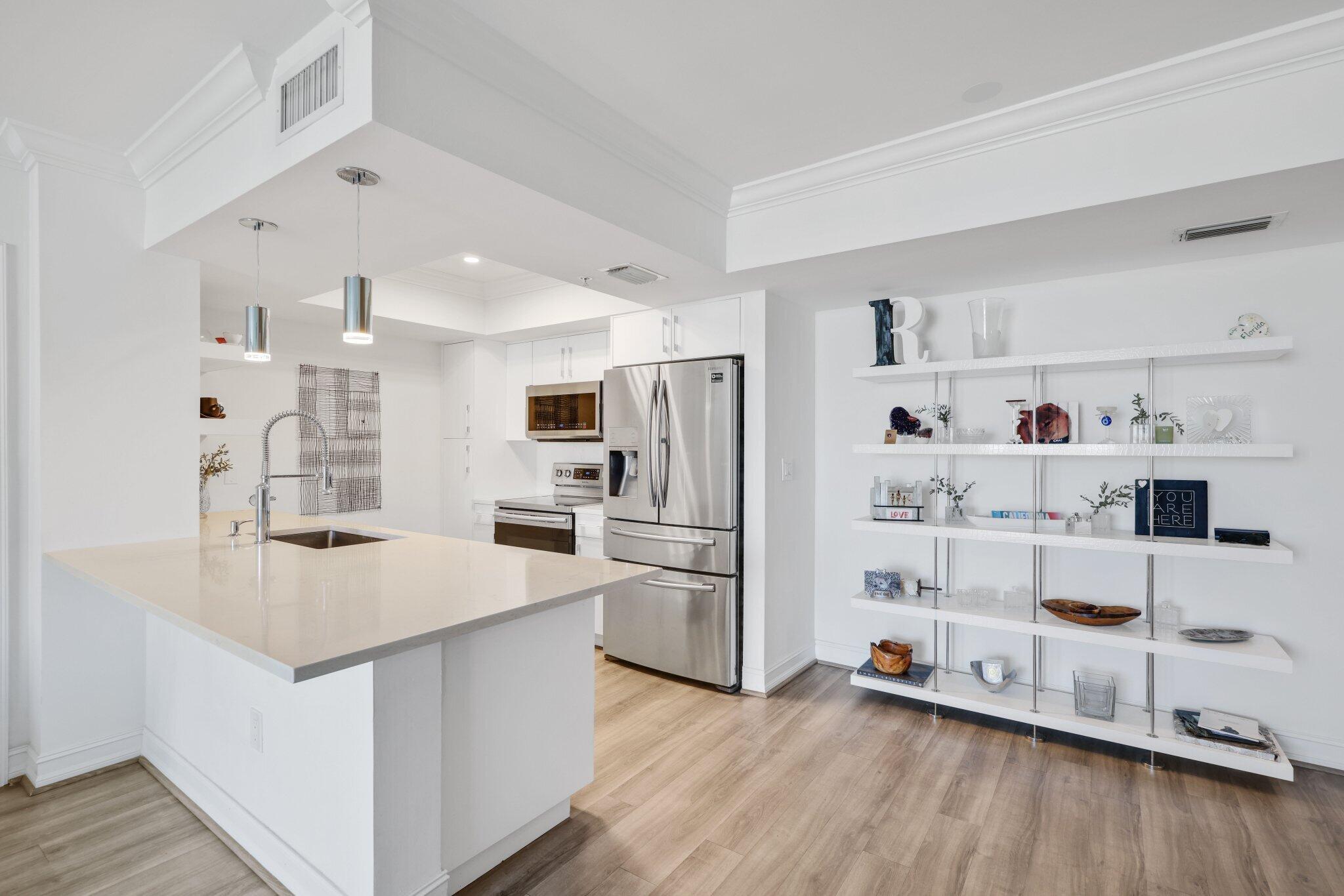 Image 3: KITCHEN