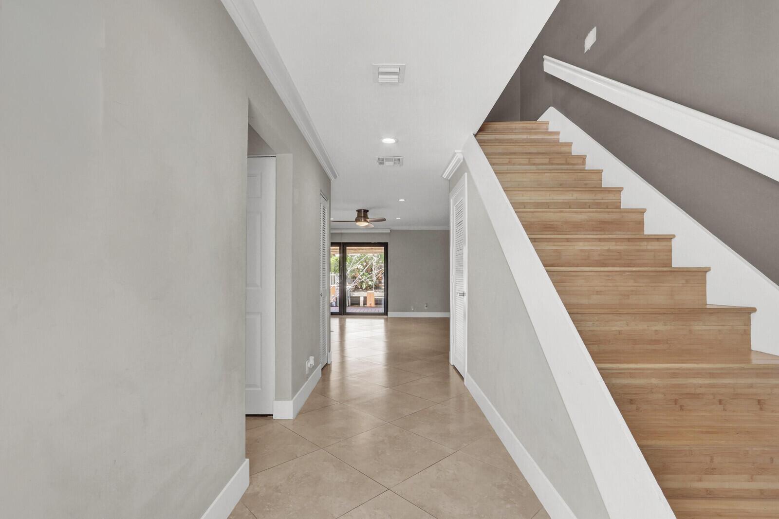 Image 3: Entryway