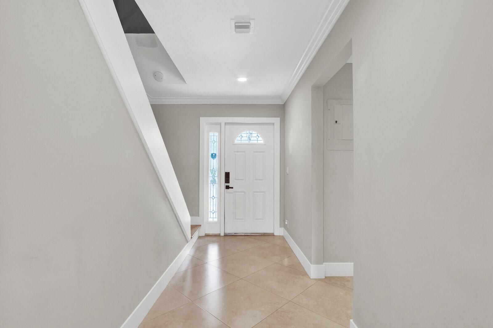 Image 4: Entryway