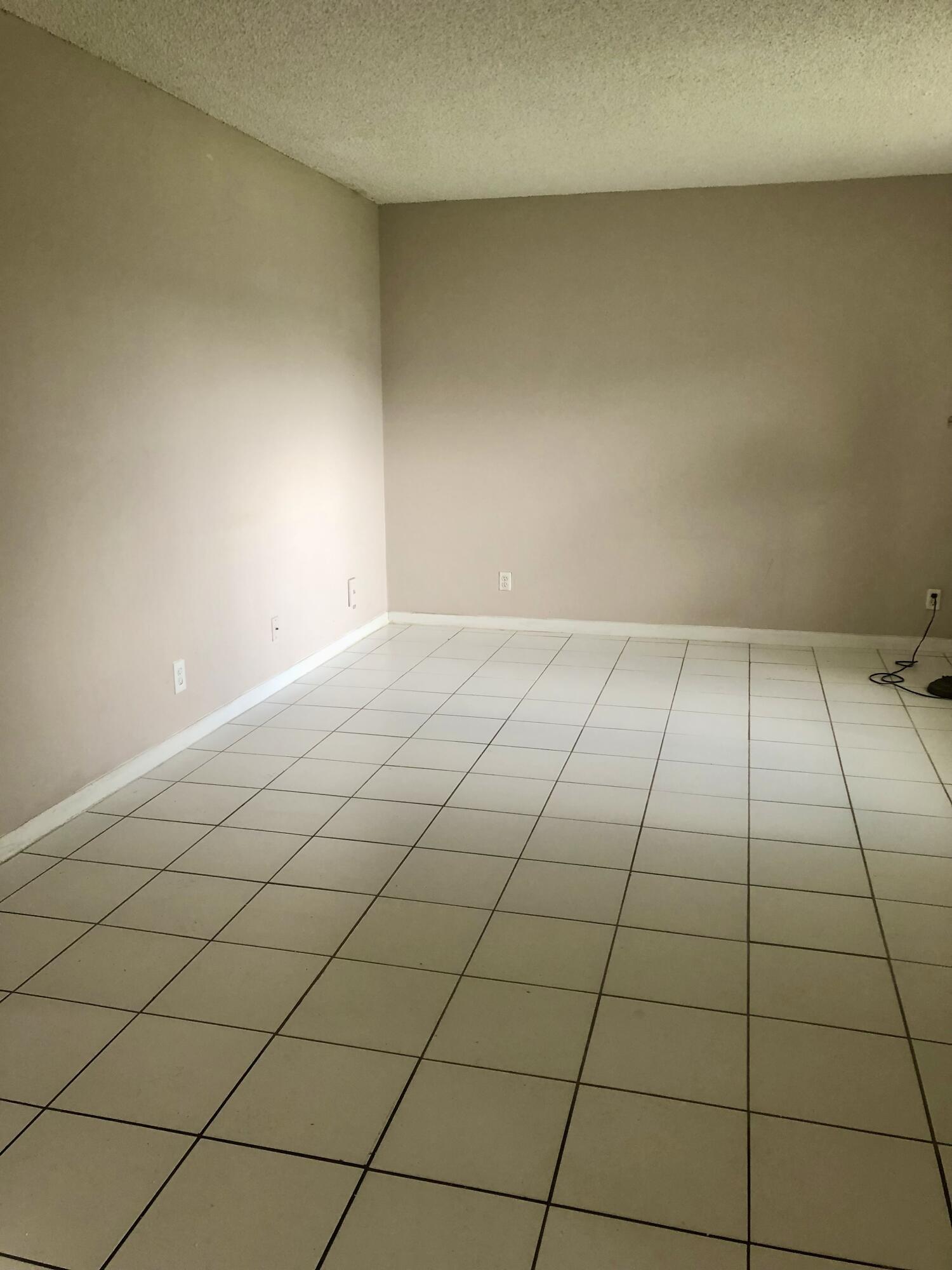 Image 3: Living Room