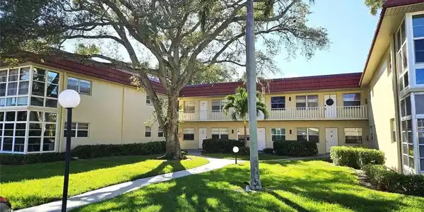 17 Vista Palm Lane