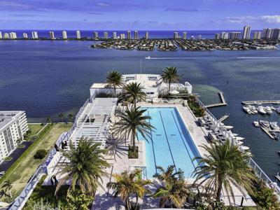 220 Lake Shore Drive