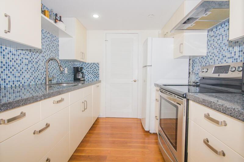 Image 3: Kitchen