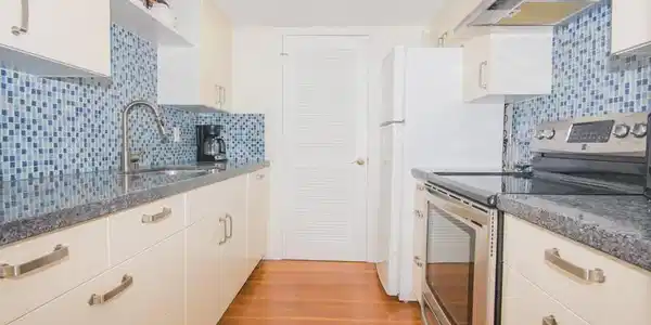 Image 3: Kitchen