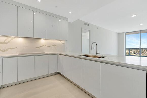 Image 3: Nautilus 2105 kitchen
