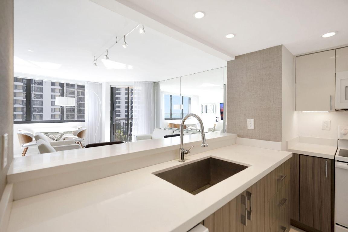 Image 3: Kitchen