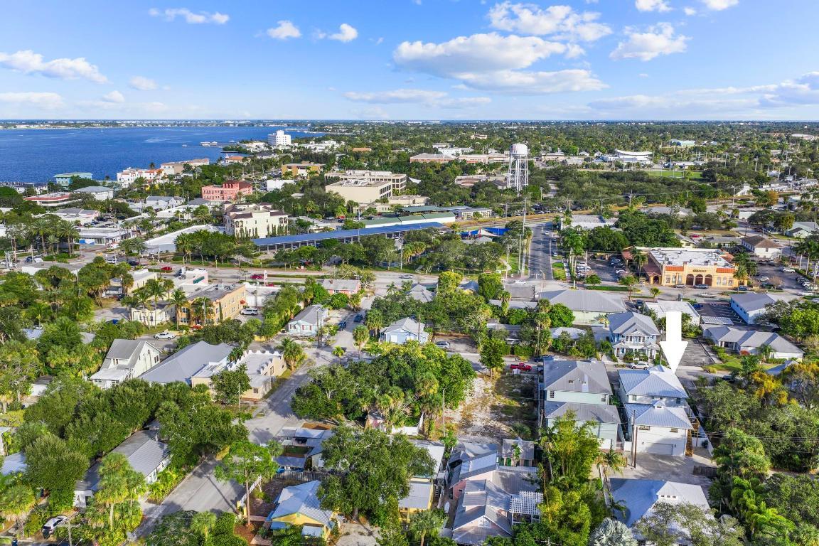 Image 3: 516 SW Camden Ave_97_arrow