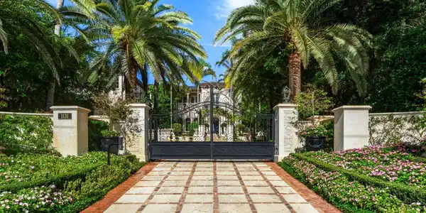 Image 4: Luxury Estate