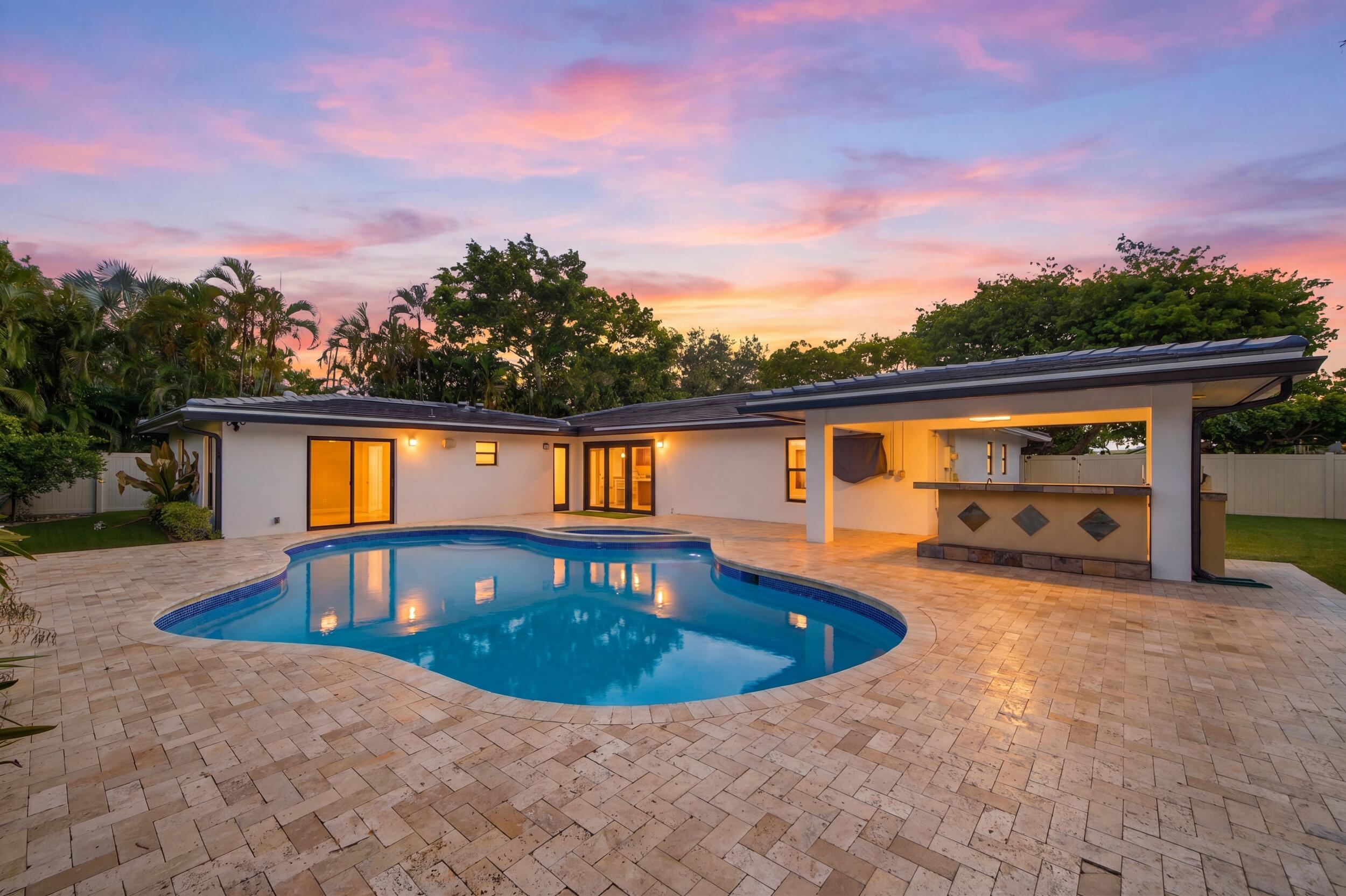 Image 2: Pool